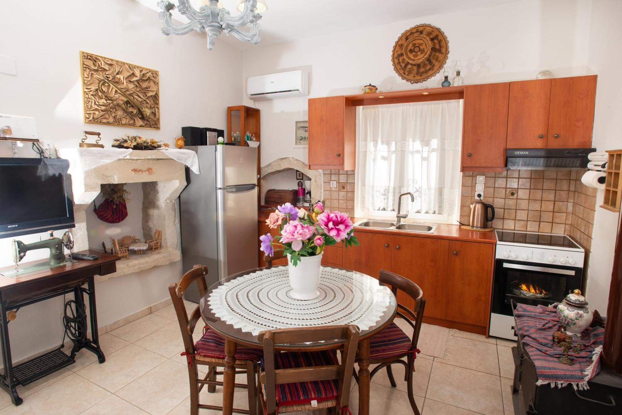 Eirini'S Traditional House Listaros Exterior photo